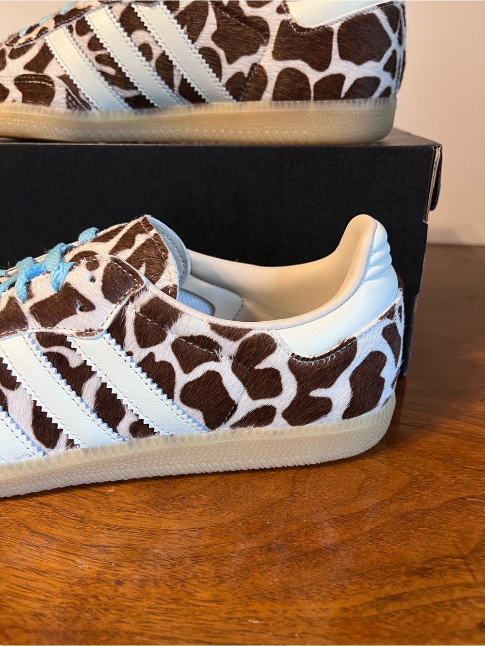 ADIDAS Women's Giraffe Print Samba Shoes - Picture 4 of 9